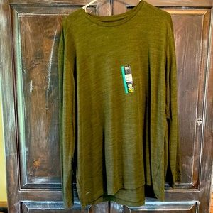 XL long sleeve athletic shirt